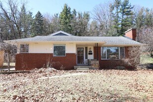 1531 Kenan Ave NW in Grand Rapids, MI - Building Photo