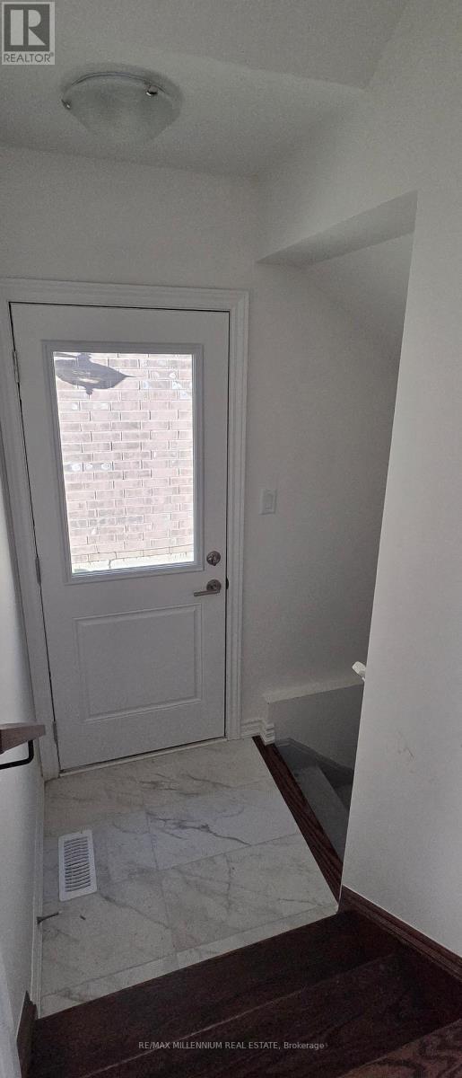 42 W Oak Trl in Barrie, ON - Building Photo - Building Photo