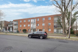 1721 T St SE in Washington, DC - Building Photo - Building Photo