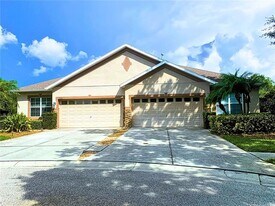 7404 Surrey Wood Ln in Apollo Beach, FL - Building Photo