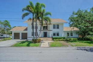 2114 S Venus St in Tampa, FL - Building Photo