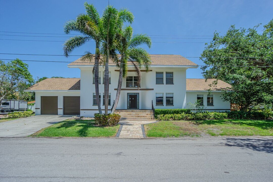 2114 S Venus St in Tampa, FL - Building Photo