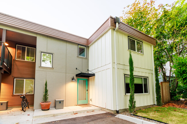 204 9th NW St, Unit 5 in Corvallis, OR - Foto de edificio - Building Photo