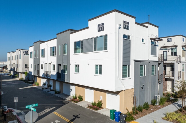 Compass at Bay 37 in Alameda, CA - Building Photo - Building Photo