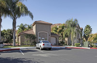 Torrey Highland Apartments in San Diego, CA - Foto de edificio - Building Photo