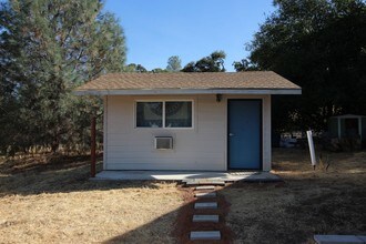 5860-5880 Live Oak Dr in Kelseyville, CA - Foto de edificio - Building Photo
