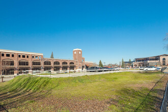 Folsom Station-Granite House in Folsom, CA - Building Photo - Building Photo