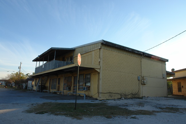 211 Western At West C Ave in Robstown, TX - Building Photo - Building Photo