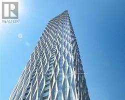 1 Yorkville Ave in Toronto, ON - Building Photo