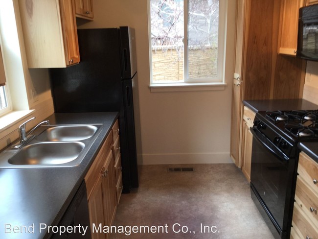 7 SE Cleveland Ave in Bend, OR - Building Photo - Building Photo