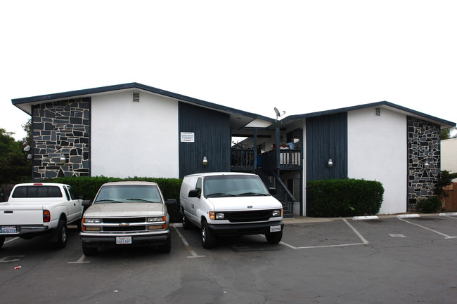 1229 N Vulcan Ave in Encinitas, CA - Building Photo - Building Photo