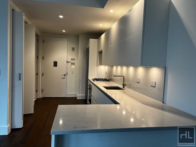 East 44th Street in New York, NY - Building Photo - Building Photo