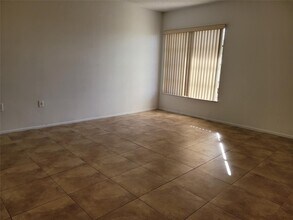 4158 Inverrary Dr, Unit 505 in Lauderhill, FL - Foto de edificio - Building Photo