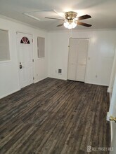 8 Scheid Dr in Sayreville, NJ - Foto de edificio - Building Photo