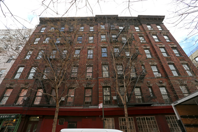 118-120 Thompson St in New York, NY - Foto de edificio - Building Photo