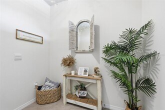 32992 Major Oak Dr in Wesley Chapel, FL - Building Photo - Building Photo