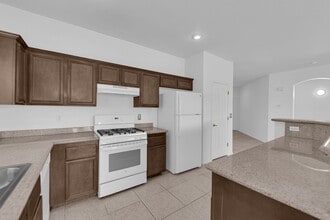 5960 Pavilion Lakes Ave in Las Vegas, NV - Building Photo - Building Photo