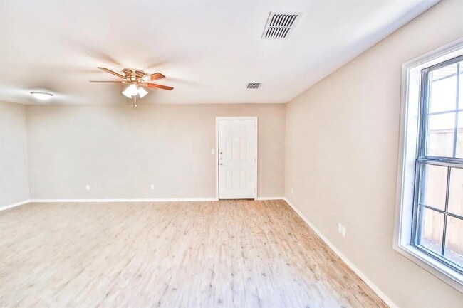 5710 Grinnell St in Lubbock, TX - Building Photo - Building Photo