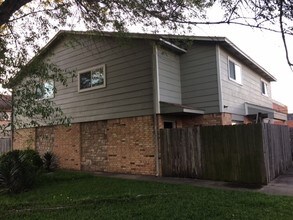1807 Treehouse Trl in College Station, TX - Foto de edificio - Building Photo
