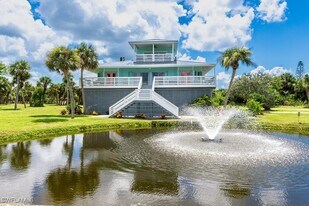 10440 Yacht Basin Dr in Placida, FL - Building Photo