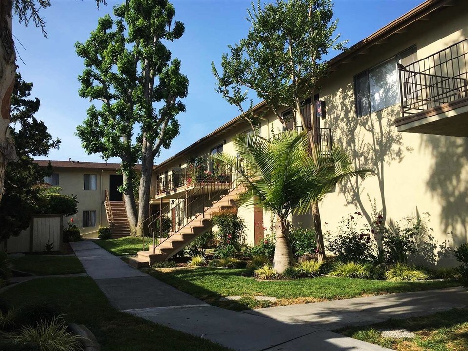 Cypress Meadows Apartments in Anaheim, CA - Building Photo