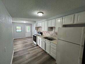 5740 9th St in Zephyrhills, FL - Building Photo - Building Photo