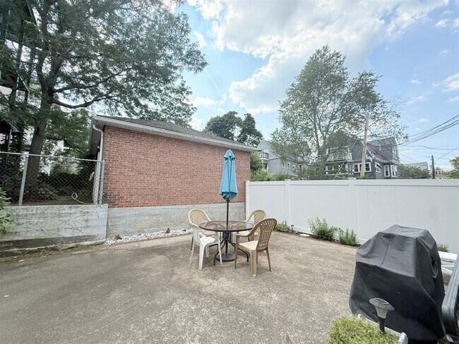 186 Powder House Blvd in Somerville, MA - Building Photo - Building Photo