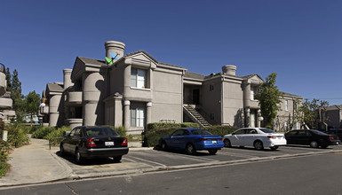 Alcantara Home in Rialto, CA - Foto de edificio - Building Photo