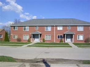 3200 Niagara St in Wayne, MI - Building Photo - Building Photo