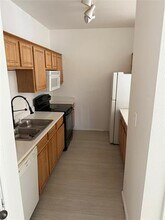 989 Lake Dr in Grand Prairie, TX - Foto de edificio - Building Photo