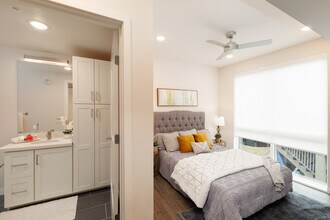 Monarch Apartments in Seattle, WA - Building Photo - Interior Photo
