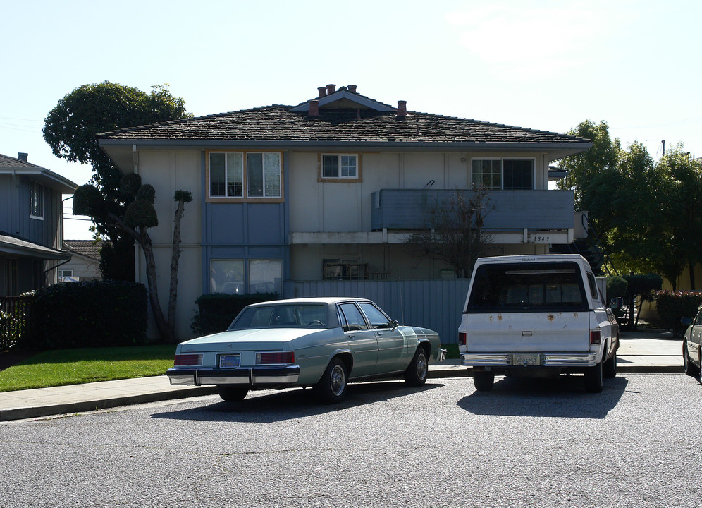 1849 El Parque Ct in San Mateo, CA - Building Photo