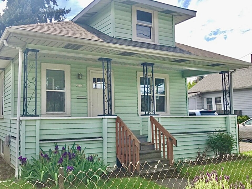 5712 SE Holgate Blvd in Portland, OR - Building Photo