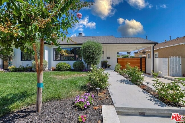 property at 830 N Reese Pl