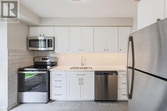 560 Waverly St N in Oshawa, ON - Building Photo - Building Photo