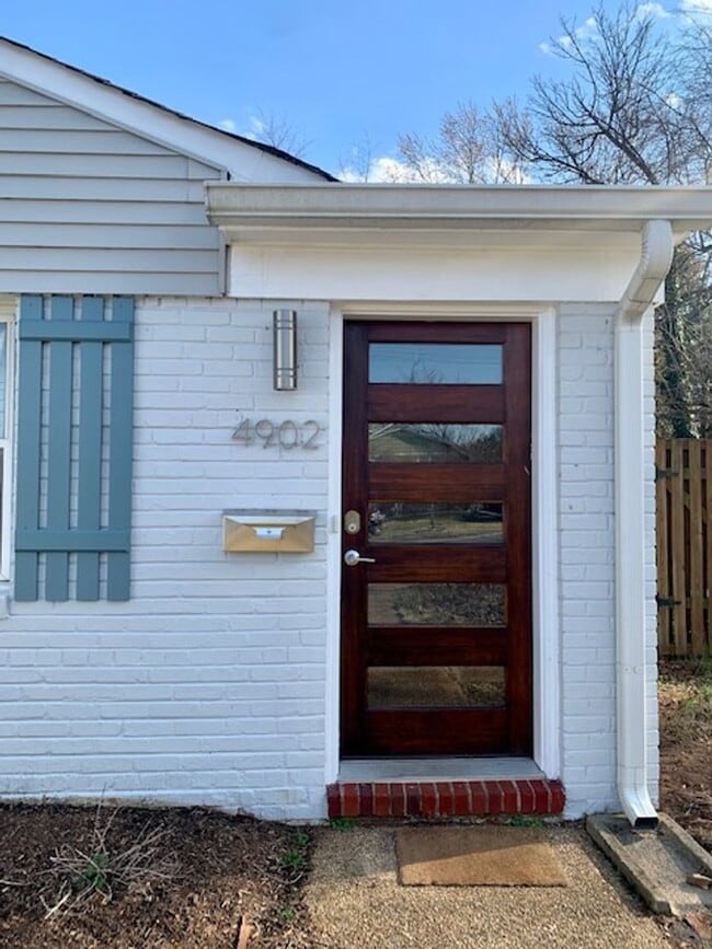 4902 Asbury Ln in Bethesda, MD - Building Photo - Building Photo