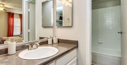 445 S Dobson Rd, Unit 1 in Mesa, AZ - Building Photo - Building Photo
