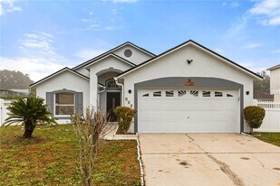 460 Martigues Dr in Kissimmee, FL - Building Photo