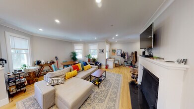 15 Lanark Rd, Unit 3 in Brighton, MA - Foto de edificio - Building Photo