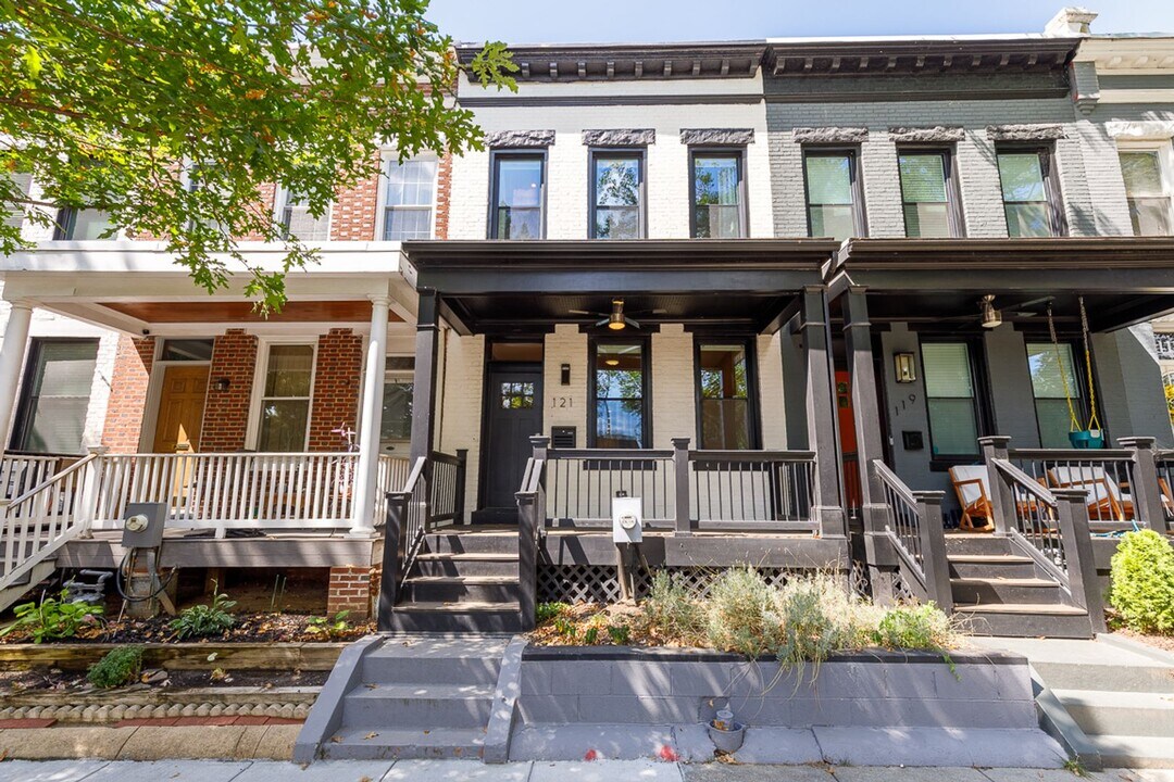 121 15th St SE in Washington, DC - Building Photo