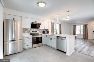 5678 White Dove Ln in Clifton, VA - Building Photo - Building Photo