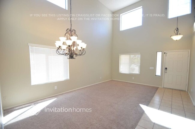 8323 S 48th Ln in Phoenix, AZ - Foto de edificio - Building Photo