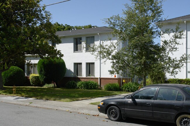 1025 Noel Dr in Menlo Park, CA - Foto de edificio - Building Photo