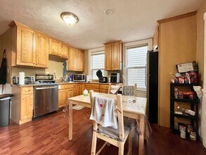 8 Eldora St, Unit 2 in Boston, MA - Foto de edificio - Building Photo