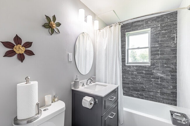 72 Folly Brook Blvd in Wethersfield, CT - Building Photo - Building Photo