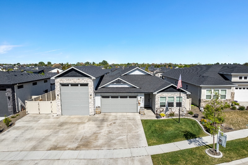 3056 E Columbus River Ct in Nampa, ID - Building Photo