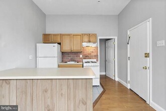 2125 Spring Garden St in Philadelphia, PA - Building Photo - Building Photo