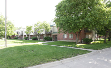 Center Oaks Apartments in Lincoln, NE - Building Photo - Building Photo