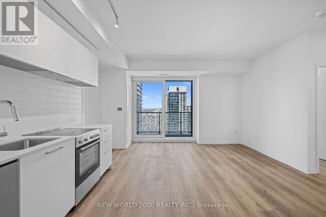 101 Roehampton Ave in Toronto, ON - Building Photo - Building Photo