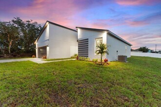 402 Ashbury Wy in Poinciana, FL - Building Photo - Building Photo